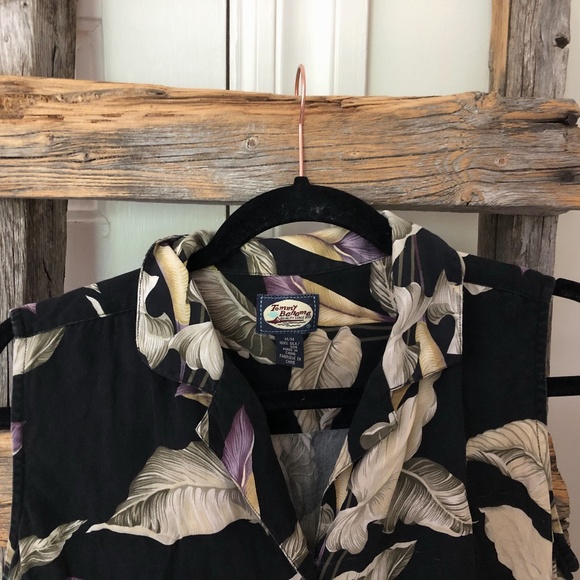 VINTAGE TOMMY BAHAMA Floral Silk Button-down - Picture 2 of 9